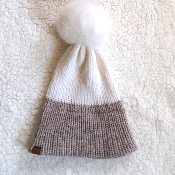 Accessories - Handmade Knit Pompom Toque